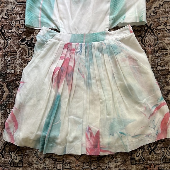 Morgan Carper Sun dress with florals size 8 runs small! - Picture 4 of 9